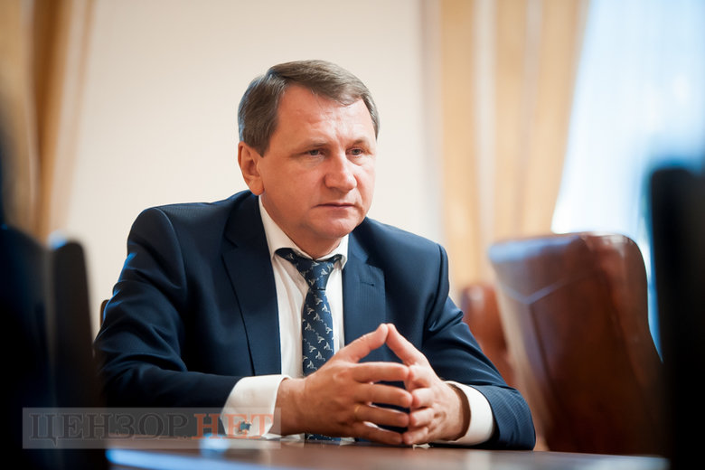 Суддя Верховного Суду Олег Ткачук: Самим суддям суди не подобаються. 4 мільйони справ на рік. Як за місяць відписати 200 судових рішень? 03