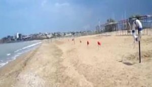 "Пи#дец, кошмар какой! Путин, чмо, что ты с Крымом сделал?! Он теперь засранный, как вся Россия", - крымчанка шокирована состоянием Орловского пляжа возле Севастополя. ВИДЕО