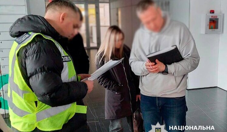 Поліція проводить обшуки на чотирьох фармпідприємствах Києва. ФОТОрепортаж