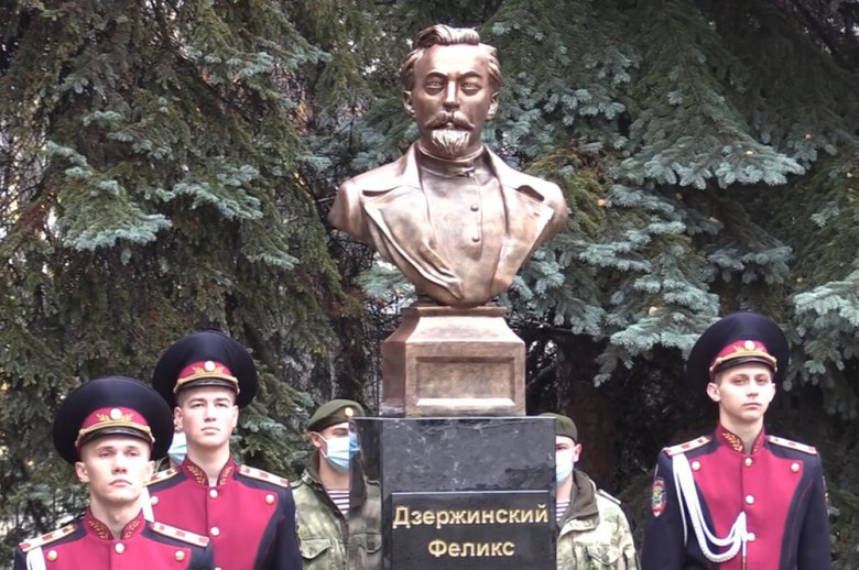 Окупанти встановили в Донецьку памятник Дзержинському 01