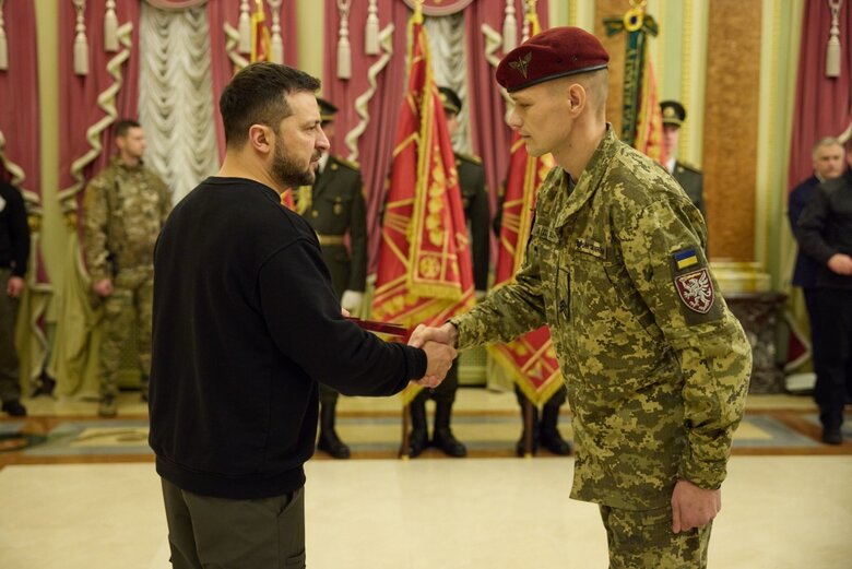 Zelenskyy presents state awards on occasion of Day of Airborne Assault Forces 14 Zelenskyy presents state awards on occasion of Day of Airborne Assault Forces 14