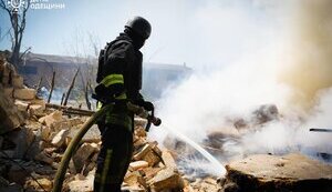 Удар РФ по Одесі: 11 постраждалих, загинула тварина, виникла пожежа (оновлено). ФОТОрепортаж
