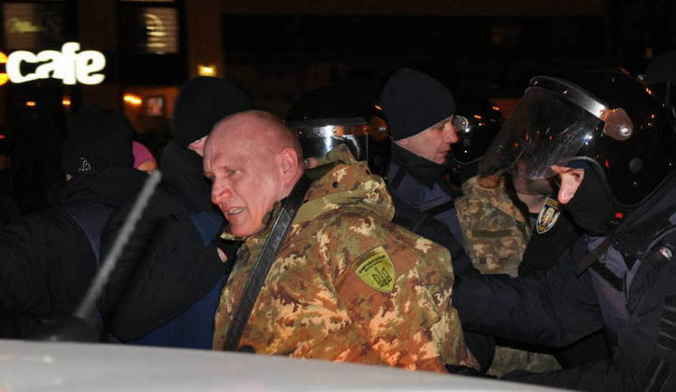 Поліція затримала главу "Добровольчого руху ОУН" Коханівського після бійки між протестувальниками та правоохоронцями. ФОТОрепортаж+ВІДЕО