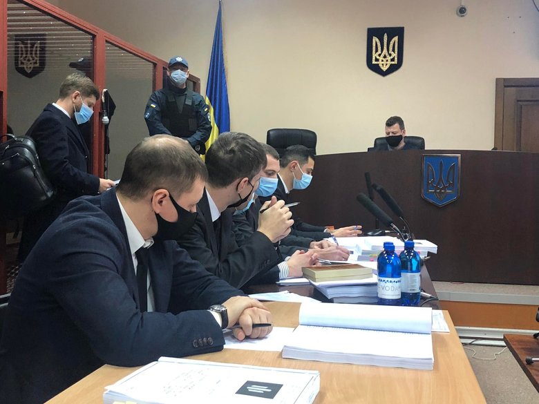 Poroshenko arrives at Kyivs Pechersky court for hearing on restraint measure 01