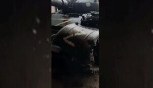 Бойцы затрофеили вражеский танк Т-62, разработанный в середине XX века: "Вторая армия мира... Голодранцы, бл#дь". ВИДЕО