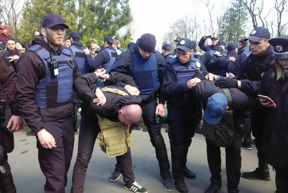 Полиция задержала 16 участников потасовки в Одессе 01