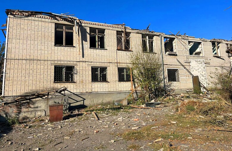 Последствия вражеских обстрелов Херсонщины: повреждены заводы, медучреждение, детский сад, церковь, есть погибшие и раненые 09