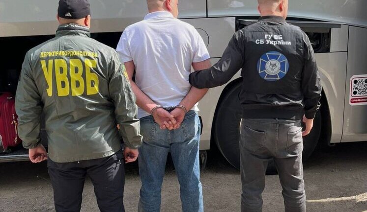 $8000 за проїзд у відсіку для інструменту: на Одещині затримали водіїв з Молдови, які перевозили ухилянтів. ФОТОрепортаж