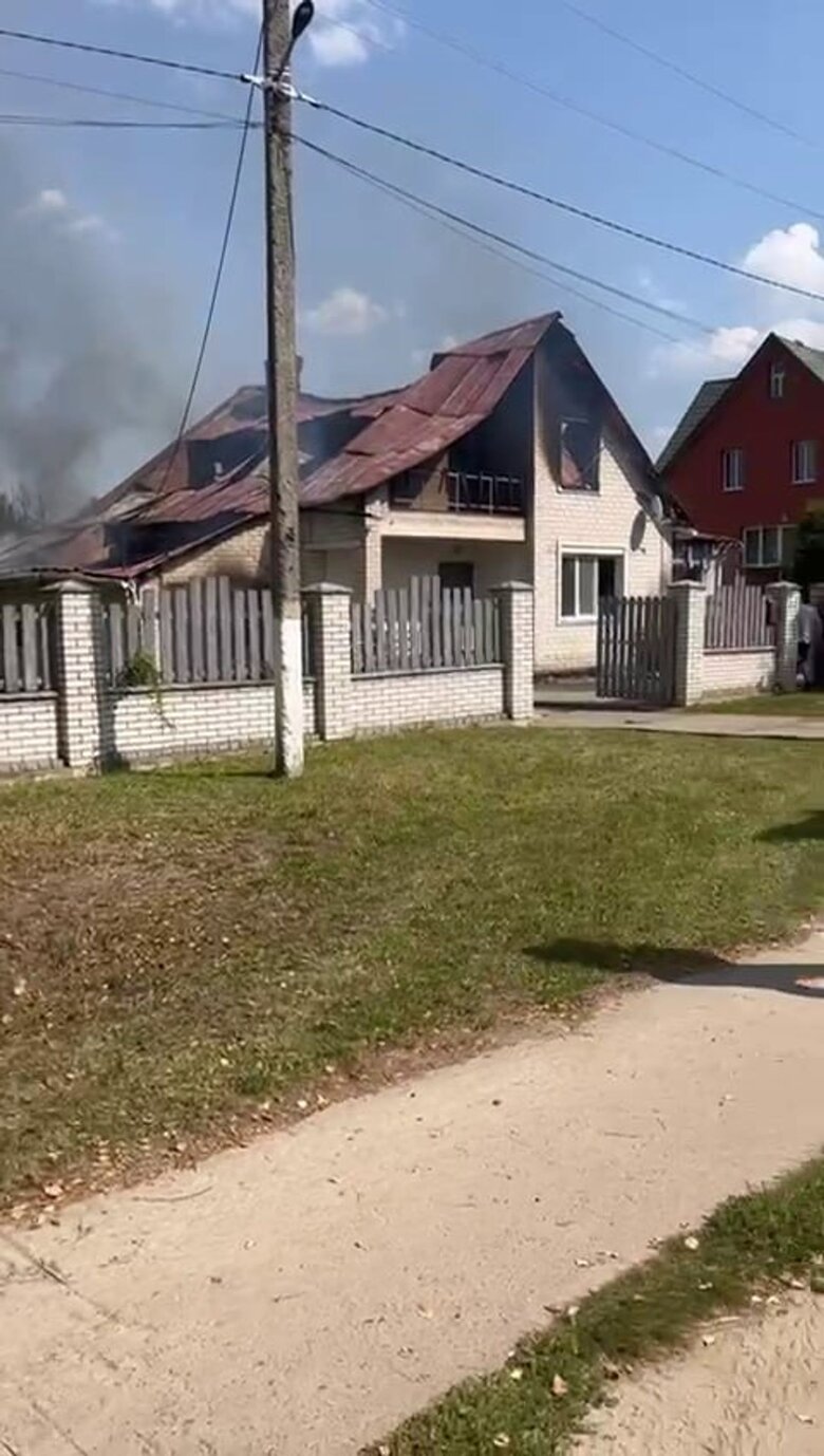 Росіяни обстріляли Дружбу на Сумщині. Поранено жінку, є руйнування