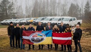 Латвия передала Украине 34 автомобиля, в том числе - спецтехнику, и гуманитарную помощь, - МИД. ФОТОрепортаж