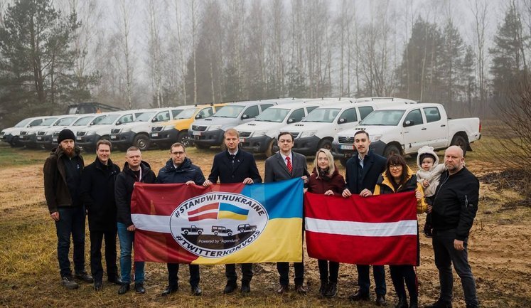 Латвия передала Украине 34 автомобиля, в том числе - спецтехнику, и гуманитарную помощь, - МИД. ФОТОрепортаж