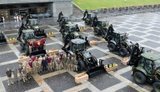 Порошенко передав партію допомоги ЗСУ на 32 млн грн