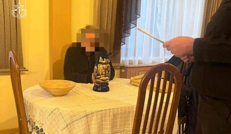 Привласнили 90 мільйонів гривень вкладників банку. Підозри отримали ексміністр та ще 27 людей