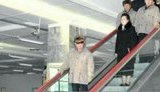 Эскалатор супермаркета стал местом паломничества северокорейцев. Там было сделано последнее прижизненное фото Ким Чен Ира. + ВИДЕО.