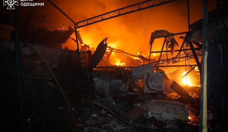 Війська РФ ударили по Одесі: є руйнування, троє постраждалих (оновлено). ФОТО