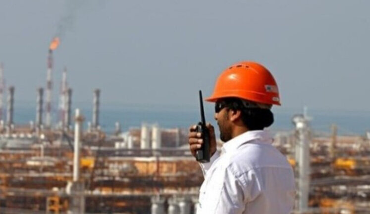 НПЗ Индии приостановили заказы на российскую нефть, - Reuters