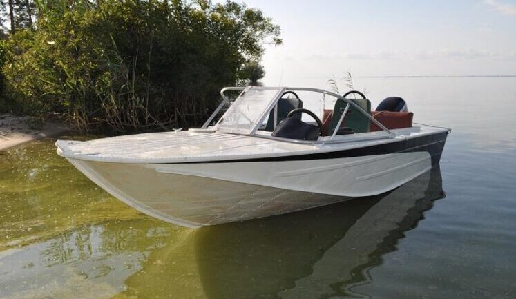 Boat with group of people capsized on Teteriv River in Zhytomyr, killing two women