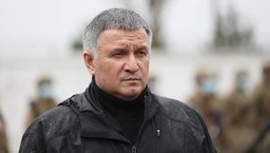Аваков призвал власти увеличить зарплаты рядовым и офицерам ведомств МВД