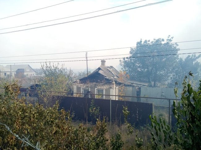 Пожежі на Луганщині: вогонь перекинувся на КПВВ Станиця Луганська, чути вибухи боєприпасів 05 Пожежі на Луганщині: вогонь перекинувся на КПВВ Станиця Луганська, чути вибухи боєприпасів 05