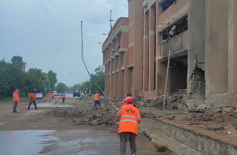 Occupiers launched rocket attacks on Mykolaiv. Buildings of P. Mohyla National University, enterprises, private houses were damaged - Kim 01 Occupiers launched rocket attacks on Mykolaiv. Buildings of P. Mohyla National University, enterprises, private houses were damaged - Kim 01