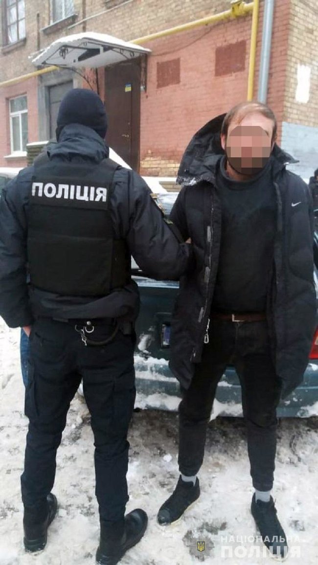 Затримано групу іноземців, які обкрадали автомобілі киян, - Нацполіція 04