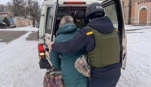 Унаслідок ворожих атак на Нікопольщину постраждали жінка, пошкоджено будинки, підприємство, агрофірму, ЛЕП та газогін. ФОТОрепортаж