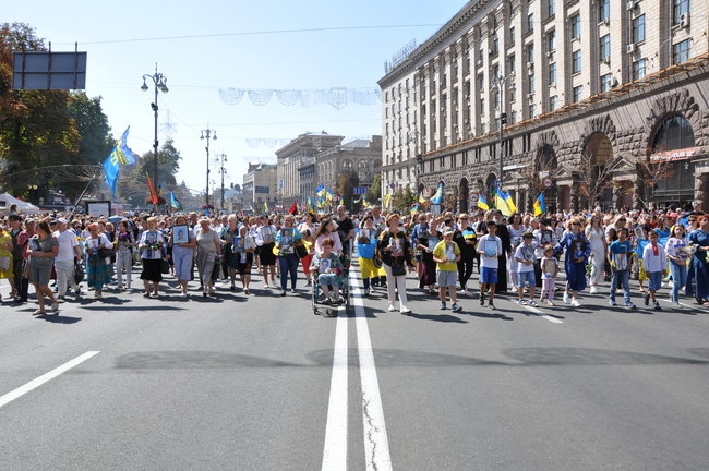 Давно не було таких теплих маршів: тисячі бійців пройшли центром столиці 15