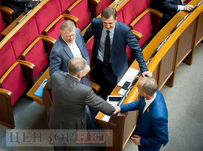 Закон об упрощенном гражданстве для иностранцев-воинов и нарушитель дресс-кода Лещенко, - рабочий день Рады 2 октября 04