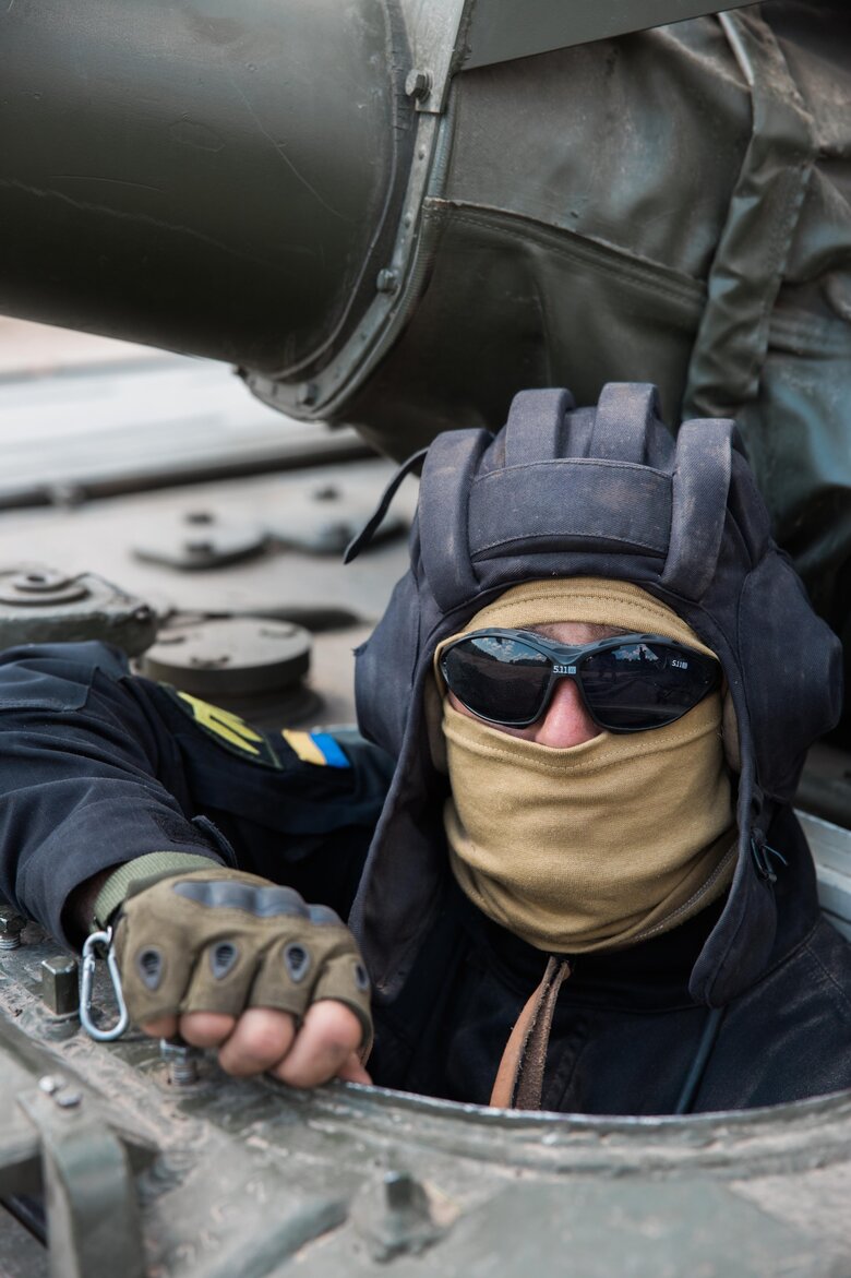 Залужный поблагодарил Польшу и Чехию за переданные Украине танки: Благодаря им боремся с общим многовековым врагом 11