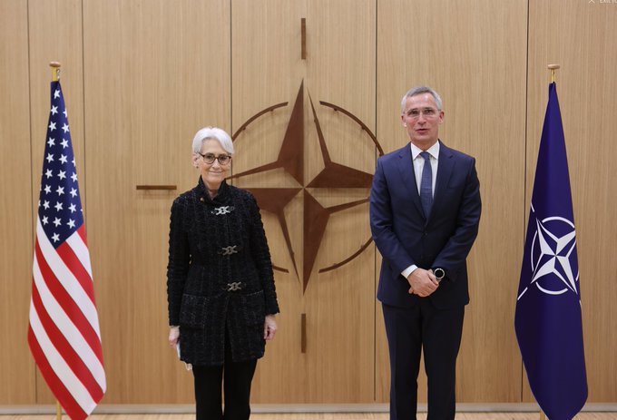 Представительница США Шерман встретилась со Столтенбергом в преддверии заседания Россия-НАТО 02
