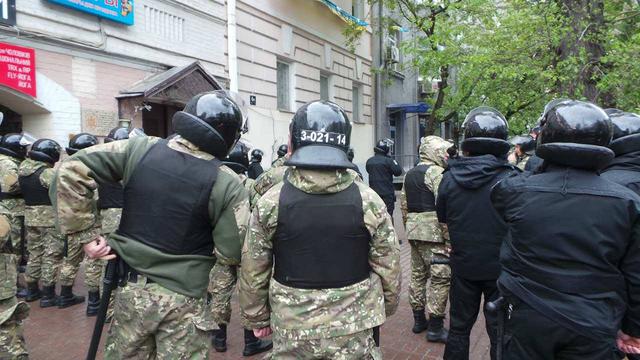 Полиция заблокировала офис ОУН в Киеве 03