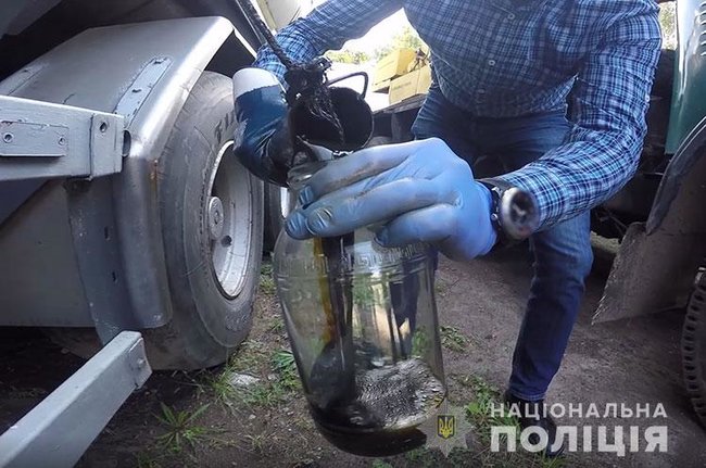 Поліція припинила діяльність незаконного нафтопереробного заводу на Дніпропетровщині 02