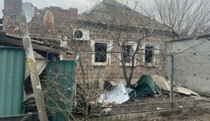 Окупанти атакували два райони Дніпропетровщини: загинув чоловік, пошкоджено будинки, лікарню, храм та ЛЕП. ФОТОрепортаж