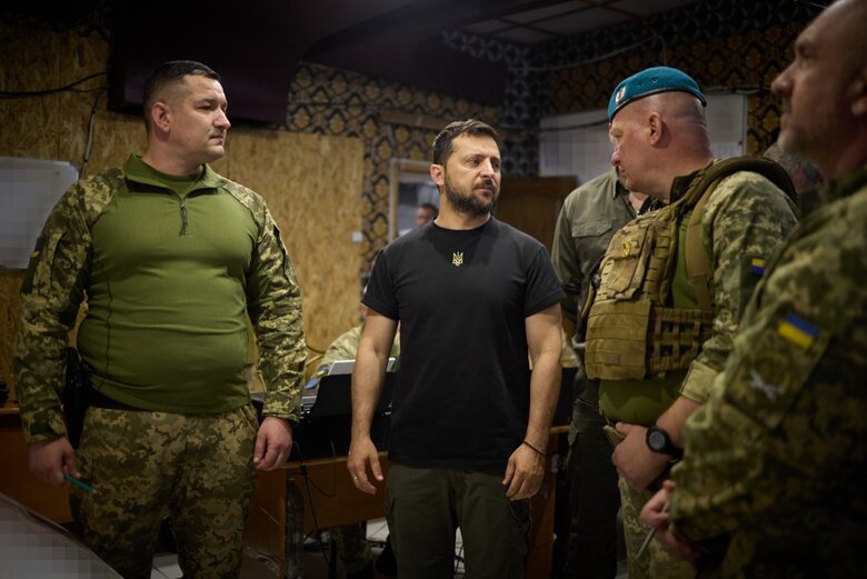 Зеленський відвідав бригади, які захищають Україну на Донецькому напрямку 06