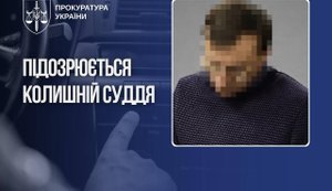Громко слушал российскую музыку во дворе дома, а после замечания устроил стрельбу: бывшему судье из Киева сообщено о подозрении