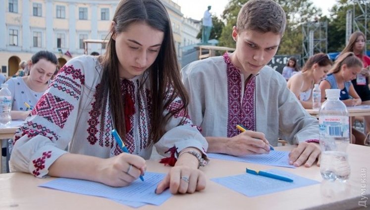 В честь Дня Независимости в Одессе проведут массовый диктант по украинскому языку