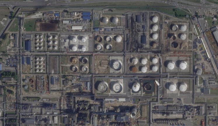 Moscow oil refinery has halted oil processing, - General Staff. PHOTO