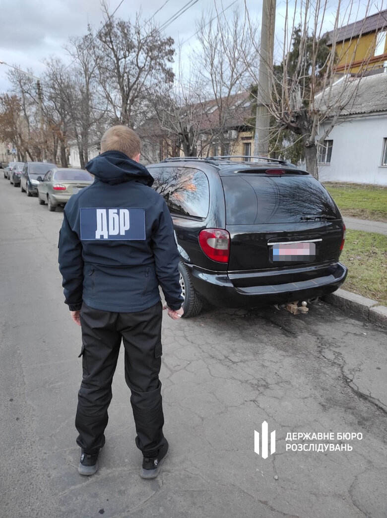 Військовослужбовця ЗСУ судитимуть за перепродаж авто, які волонтери передали для армії