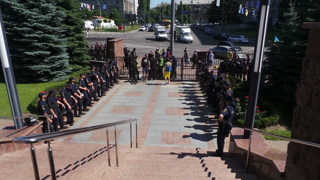 Сегодня суд рассмотрит апелляцию на домашний арест Стерненко 05