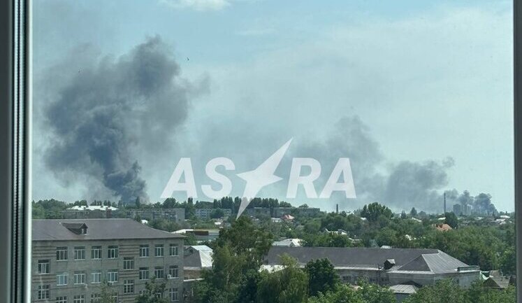 Explosion rocks Russia’s Engels: oil depot continues to burn after drone strike. PHOTOS