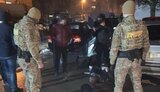Взяли в "заручники" і вимагали $10 тис.: на Львівщині затримали банду рекетирів, які під виглядом поліцейських викрадали людей і вимагали гроші. ФОТОрепортаж