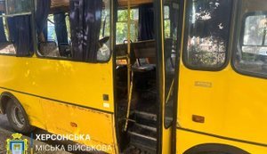 РФ атакувала маршрутку в Херсоні: є загиблі та поранені