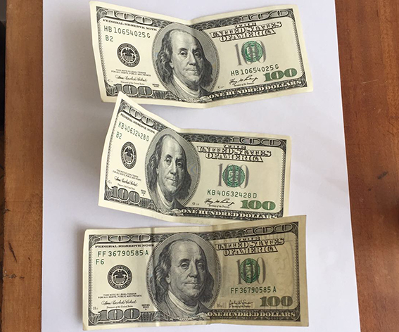 Капітана поліції затримано на Рівненщині за вимагання 300 дол. хабара 02 Капітана поліції затримано на Рівненщині за вимагання 300 дол. хабара 02