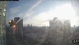 Момент влучання ракети у багатоповерхівку у Києві. ВIДЕО камер спостереження