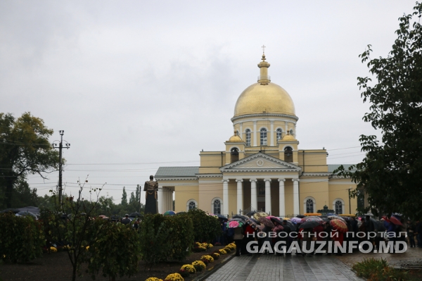Царский генерал вместо Ленина: памятник основателю Болграда открыли на Одесчине 05