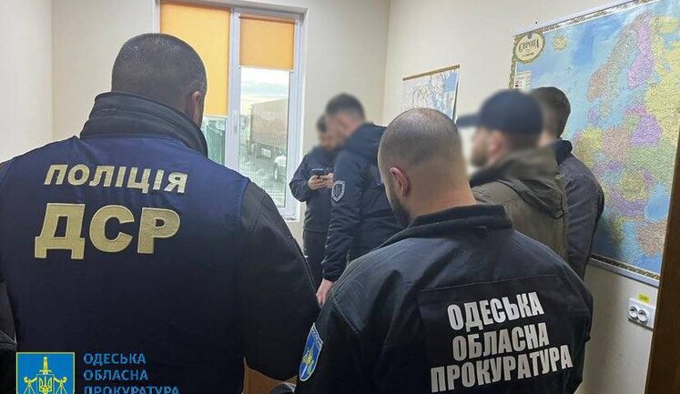 На Одесской таможне требовали деньги за ввоз товаров, взятки прятали даже в туалете, – ГБР. ВИДЕО+ФОТОрепортаж