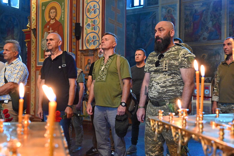 С погибшим воином Андреем Веремиенко простились в Киеве 39