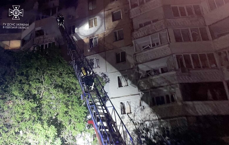 Наслідки ворожої атаки дронами на Одесу 14