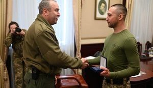 Прикордонник Роман Грибов, автор гасла "Русский военный корабль, иди нах#й", повернувся з полону додому. ВIДЕО