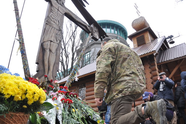 Панахида за Героями Небесної Сотні відбулася в центрі Києва 09